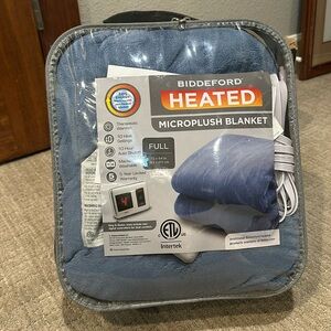 NWT electric heated blanket. steel blue, Full bed size 72 in x 84 in. mach wash